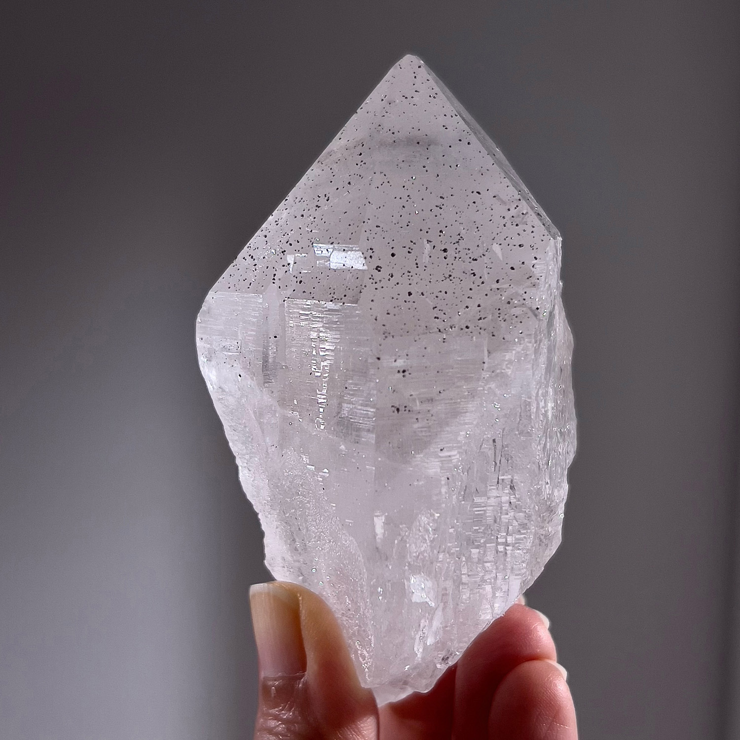 印度喜馬拉雅水晶 #資料庫水晶 #銳鈦礦 #豐富生長紋 (228g-258-12)